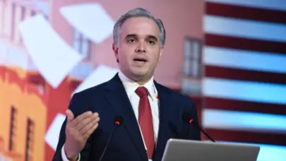 Ministro Luis Miguel De Camps presenta hoja de ruta para potenciar sistema preuniversitario