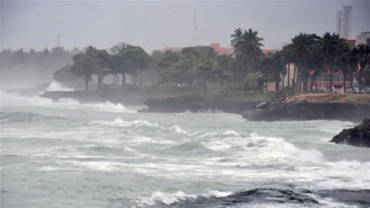 COE e Indomet mantiene advertencia por oleaje peligroso en las costas del Caribe y el Atlántico