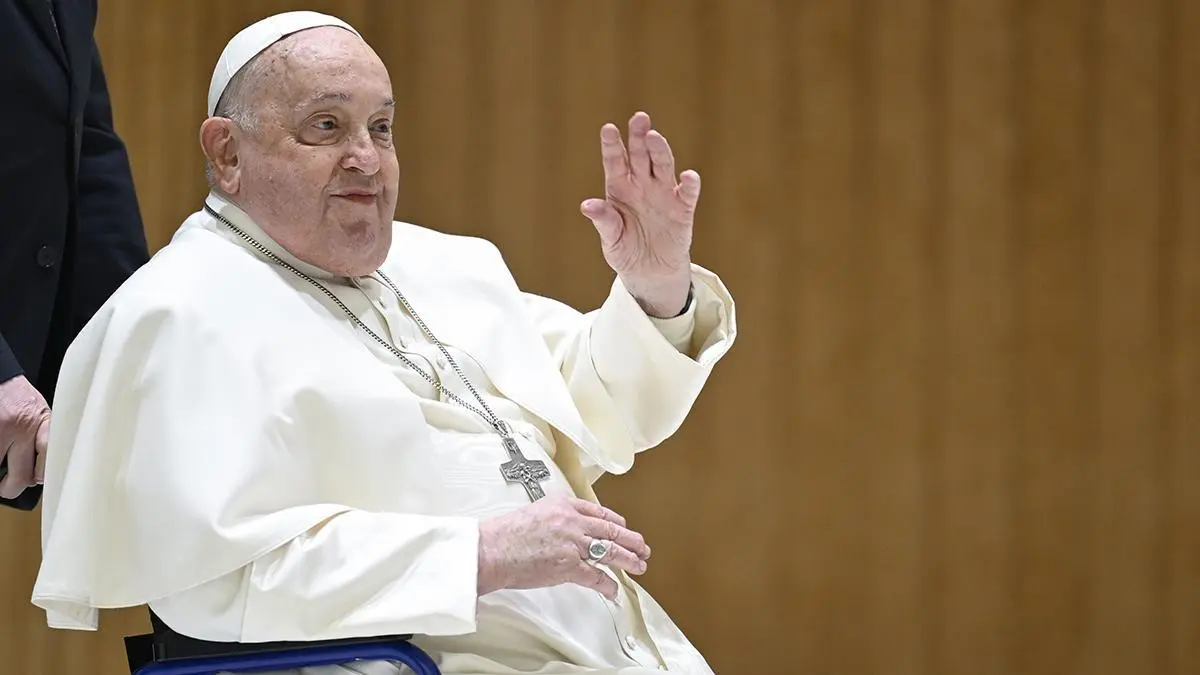 Papa Francisco continúa hospitalizado; padece infección polimicrobiana