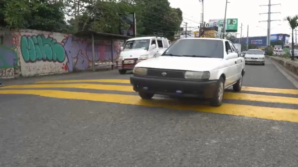 Medidas de seguridad vial en Santo Domingo este protegen a peatones