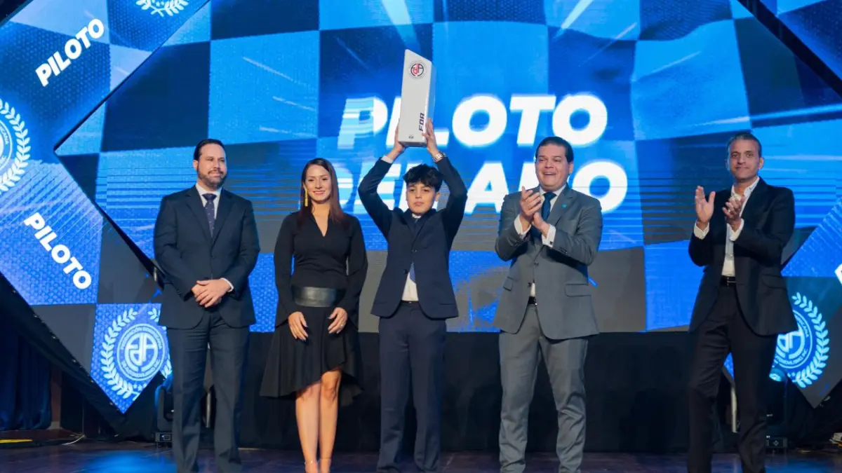 Felipe Benito Ramos es galardonado como “Piloto del Año” 2024