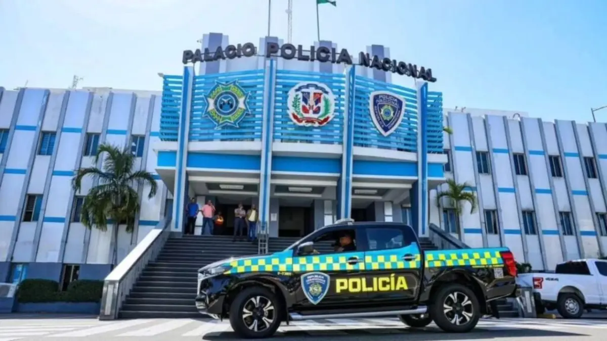 Policía va tras la pista de personas en un camión que lanzaron feto en solar de SDE