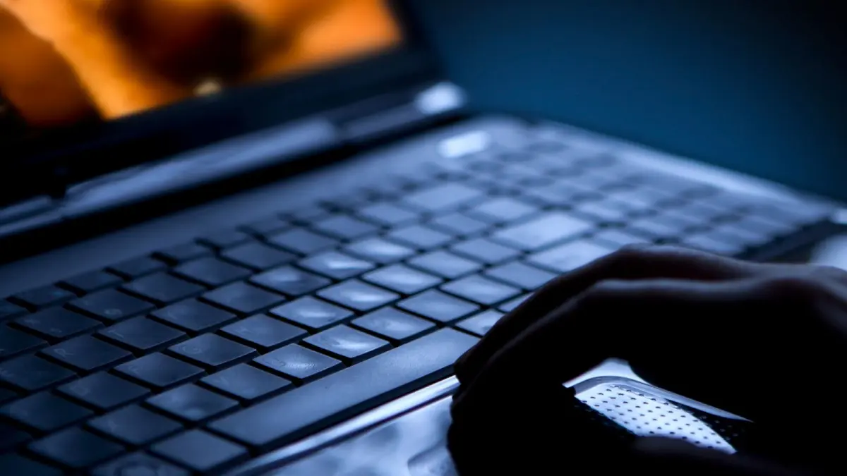 Detienen en Ecuador a padres que usaban a sus hijos para producir material pornográfico