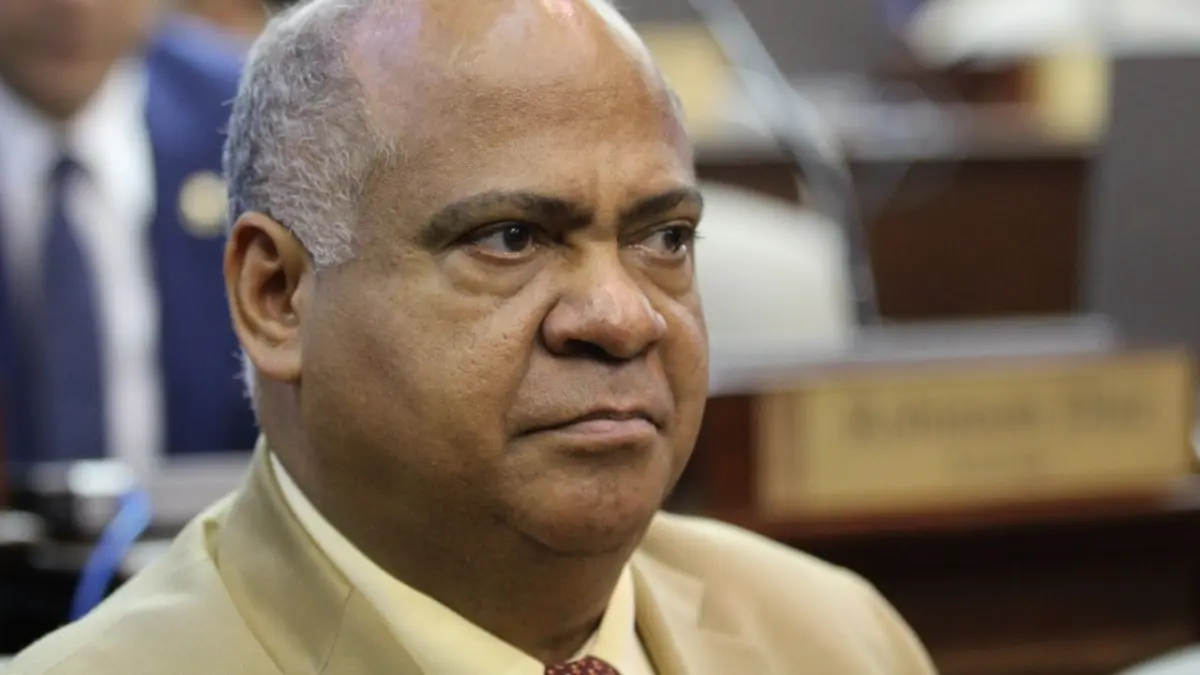 Diputado pide al presidente frenar cancelaciones de perremeistas en instituciones públicas