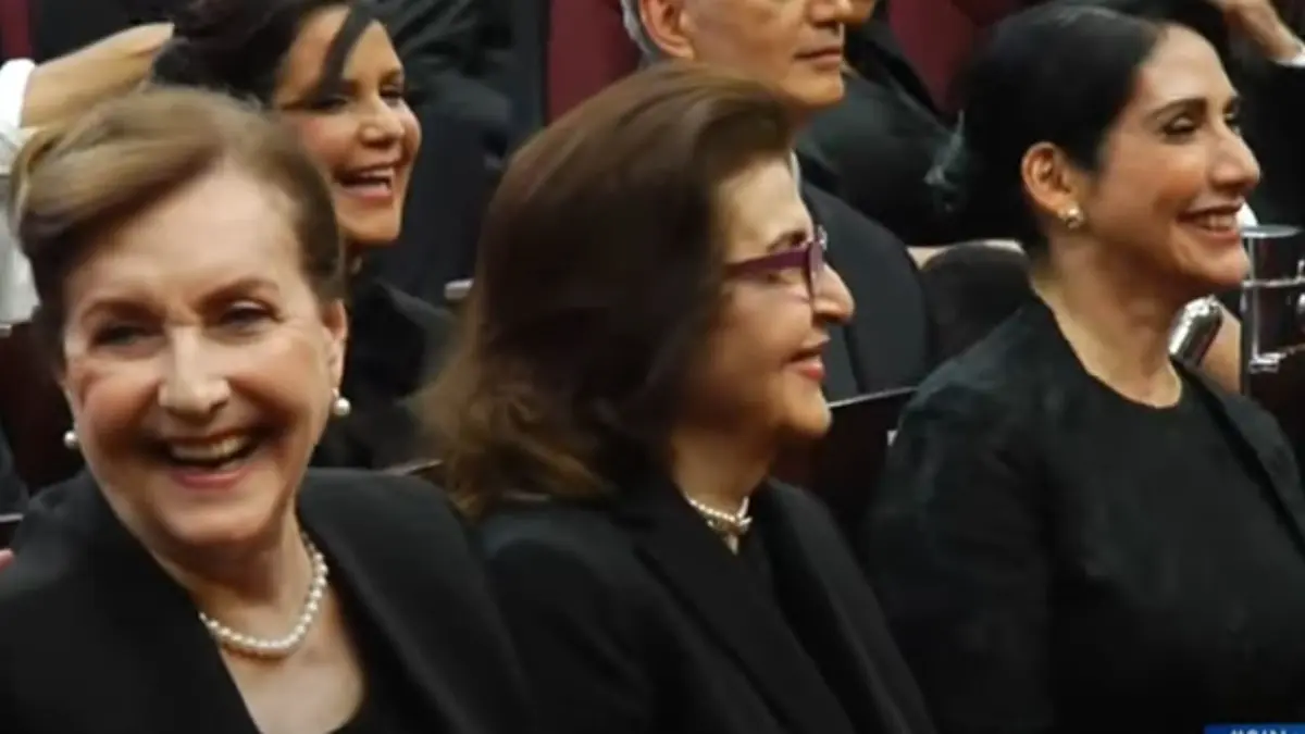 Abinader saluda a su madre y “para no meterse en problemas a su suegra