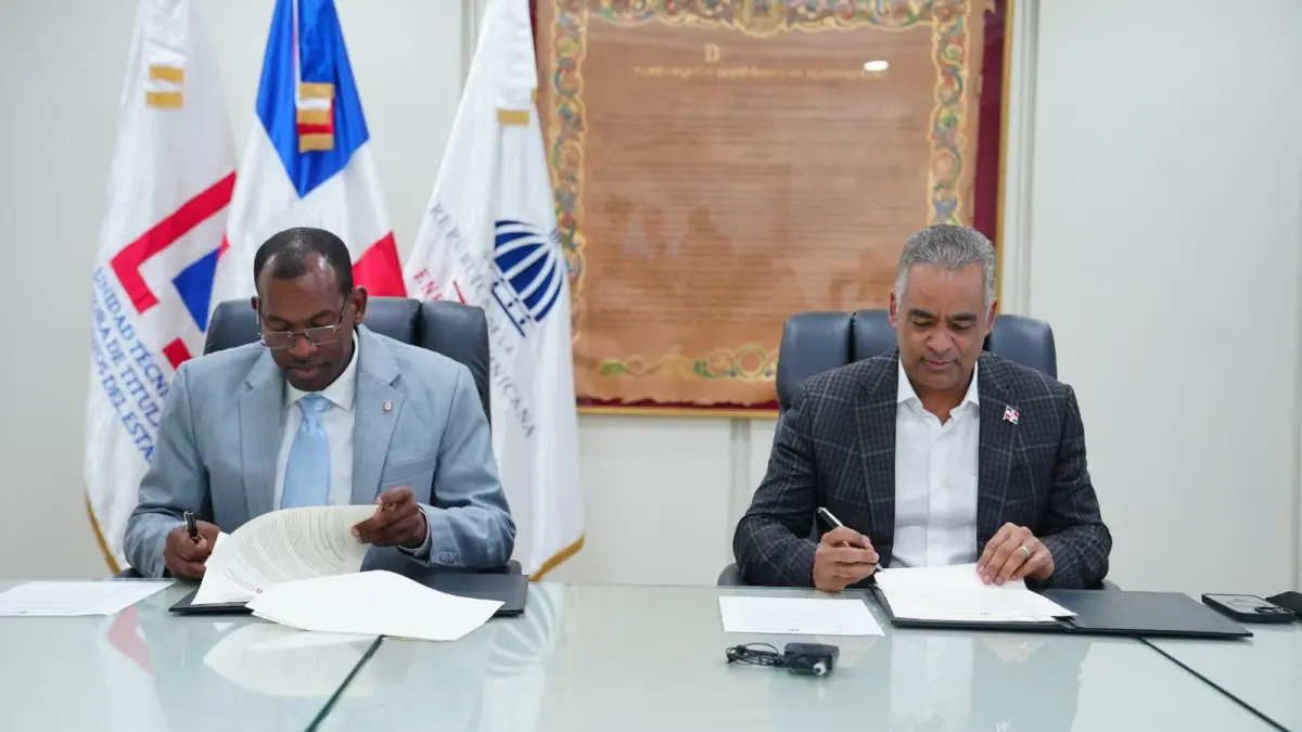 Firman acuerdo para avanzar en titulación de terrenos en El Nuevo Llagal, Maimón