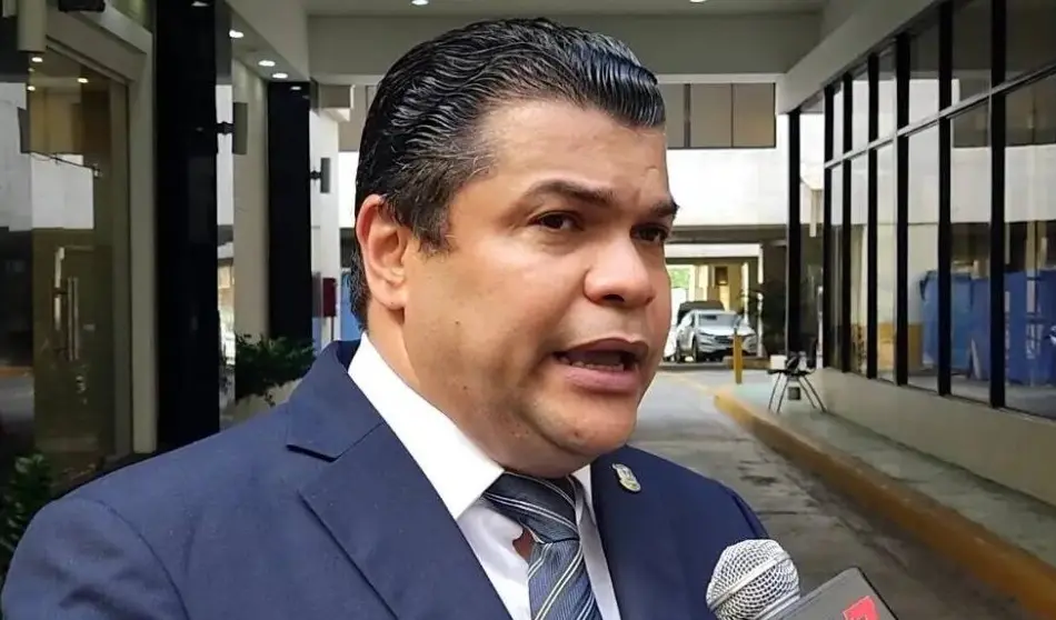 Diputado Tobías Crespo acusa al gobierno de utilizar fondos del contrato de Areodom para financiar campaña electoral