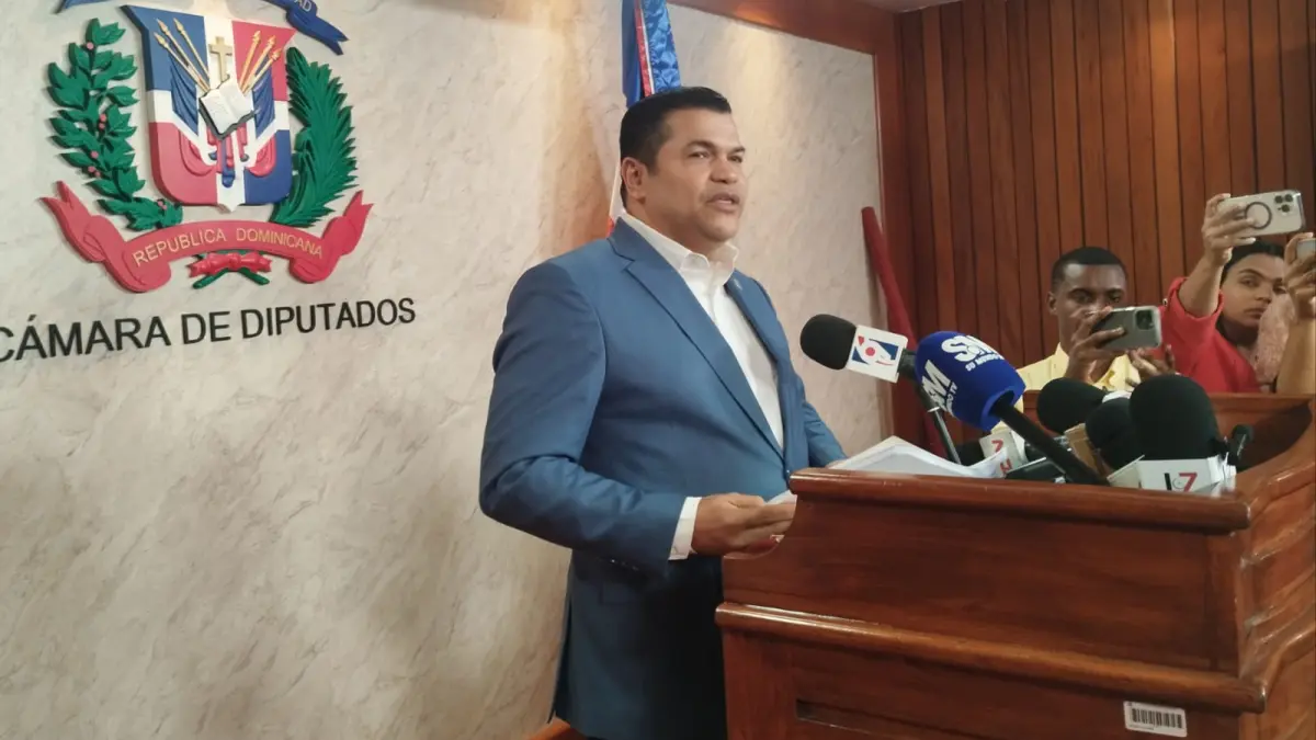 Tobías Crespo somete proyecto de ley sobre inteligencia artificial