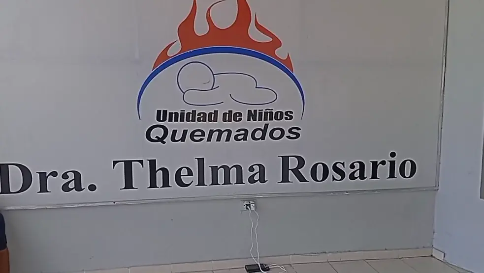 Las manos del niño de 4 años quemado por su madre podrán ser salvadas