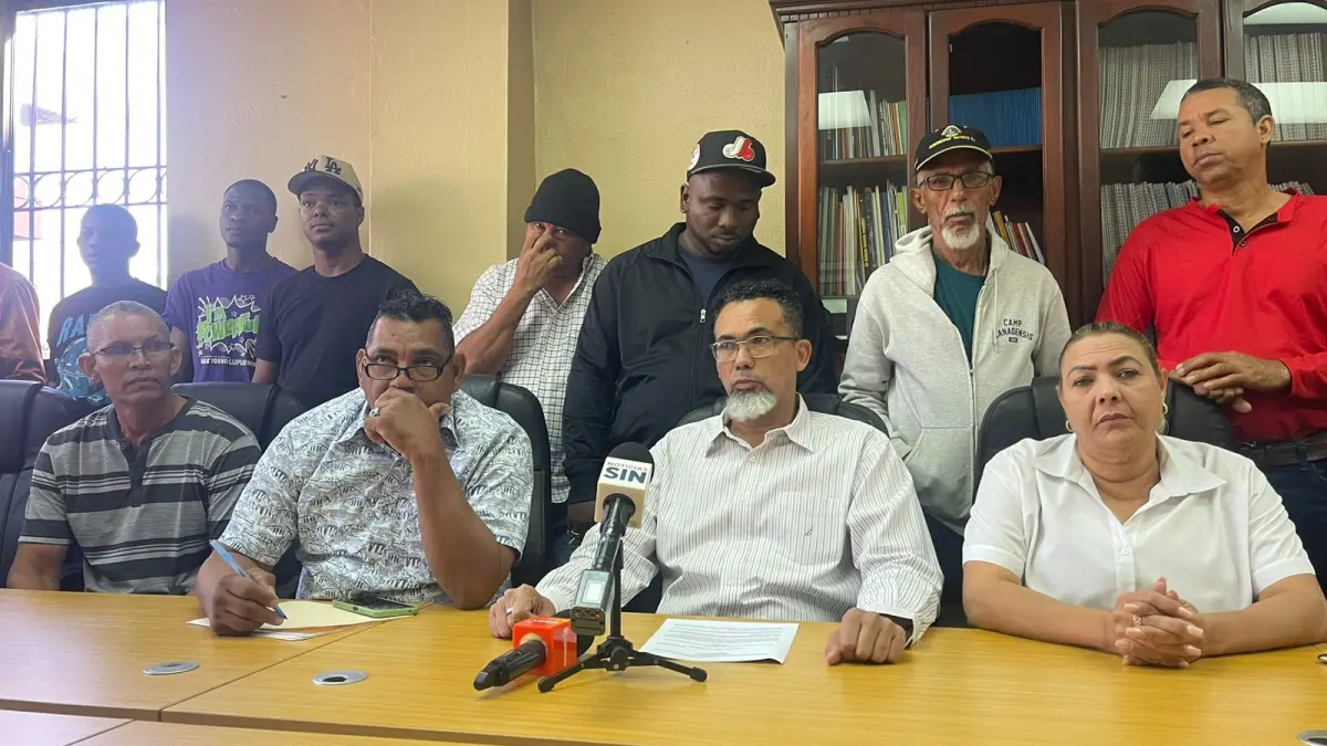 Choferes anuncian marcha si no son convocados por el Intrant