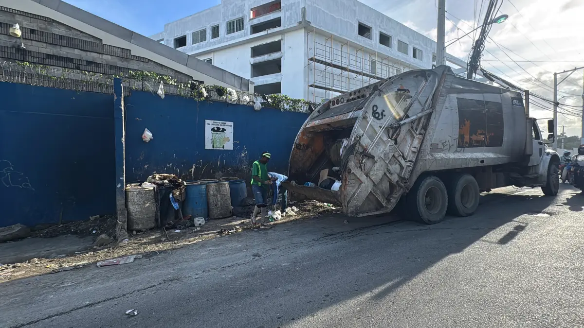 Alcaldía del Distrito Nacional elimina vertedero improvisado en La Yagüita