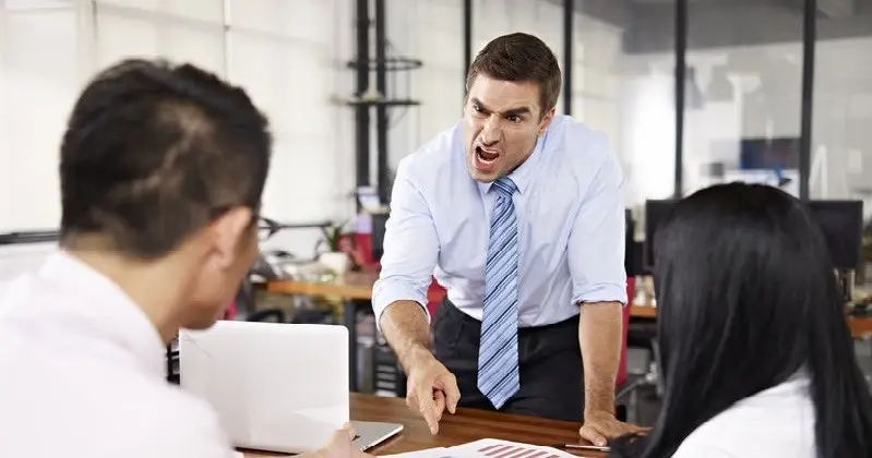 ¿Cómo reaccionar cuando tu jefe se enoja contigo y no tiene la razón?