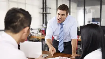¿Cómo reaccionar cuando tu jefe se enoja contigo y no tiene la razón?