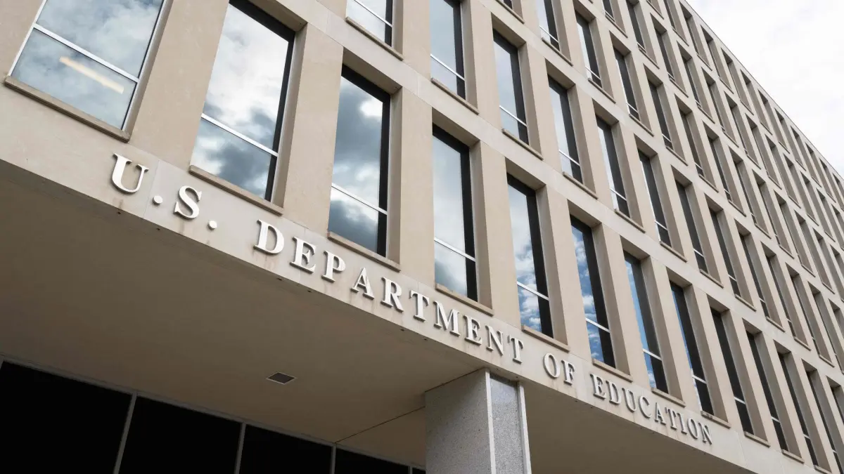 El Departamento de Educación de EEUU pone en baja administrativa a la mitad de su personal