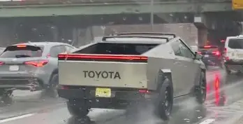 Viral: el dueño de un Tesla le “cambia” la marca; no quiere ser vinculado con Elon Musk