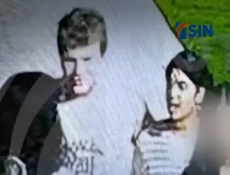 Joshua Steven Riibe asegura que salvó a Sudiksha del fuerte oleaje; después miré y no vi a nadie