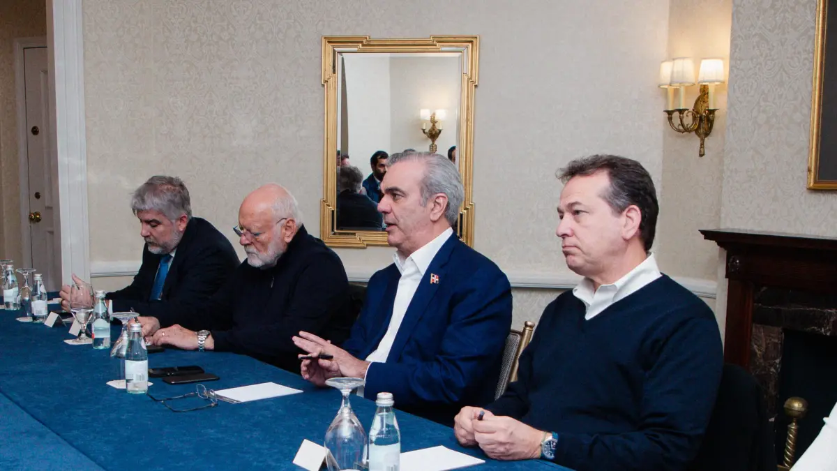 Abinader se reúne con empresarios dominicanos en Washington