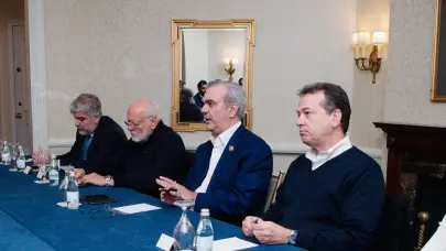 Abinader se reúne con empresarios dominicanos en Washington