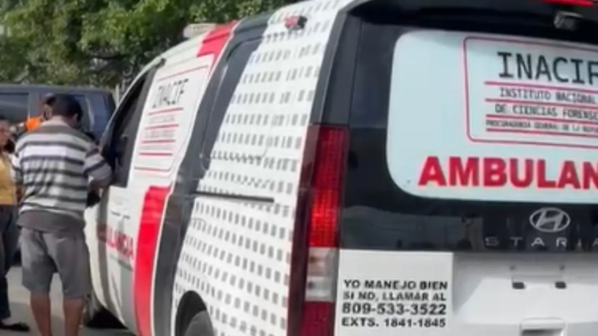 Arrollan motociclista y lo dejan muerto en el pavimento