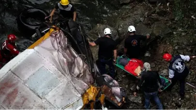 Al menos 12 muertos después de la caída de vehículo por un barranco en el norte de México