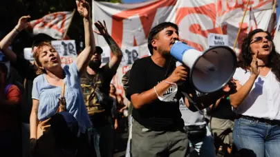 Miles de personas se suman a la marcha de los jubilados argentinos en Buenos Aires