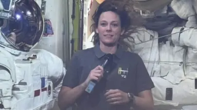 La astronauta Ayers, al llegar a la Estación Espacial: Impacta ver que no hay fronteras