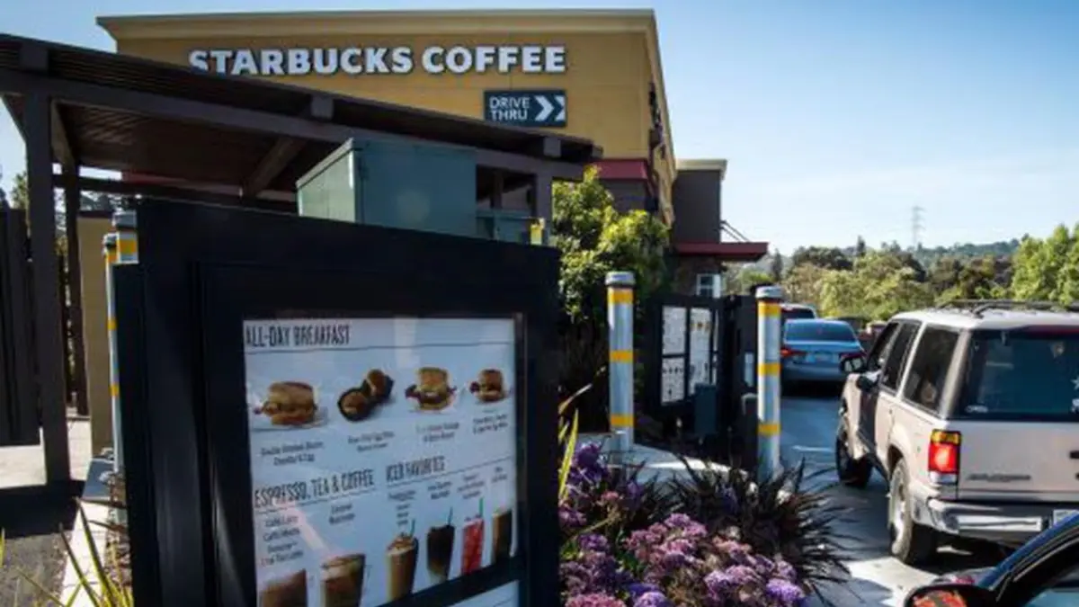 Starbucks debe pagar 50 MM de dólares a hombre que sufrió quemaduras en un incidente de autoservicio