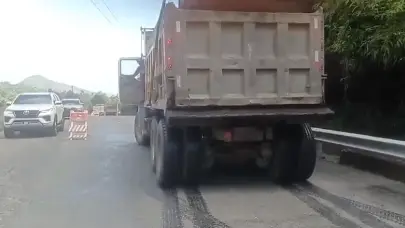 Realizan bacheo en carretera Casabito-Constanza