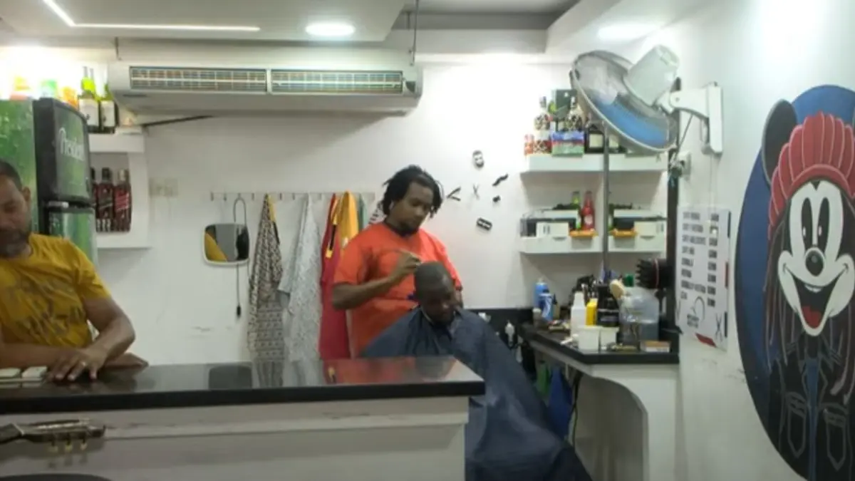 Exigen detener a pistolero que hirió a tres en barbería