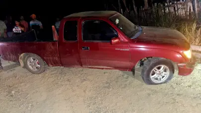 Ejército recupera y entrega a su propietario camioneta robada en Valverde