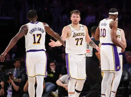 Doncic lidera el regreso de los Lakers con victoria sobre los Suns tras cuatro derrotas consecutivas