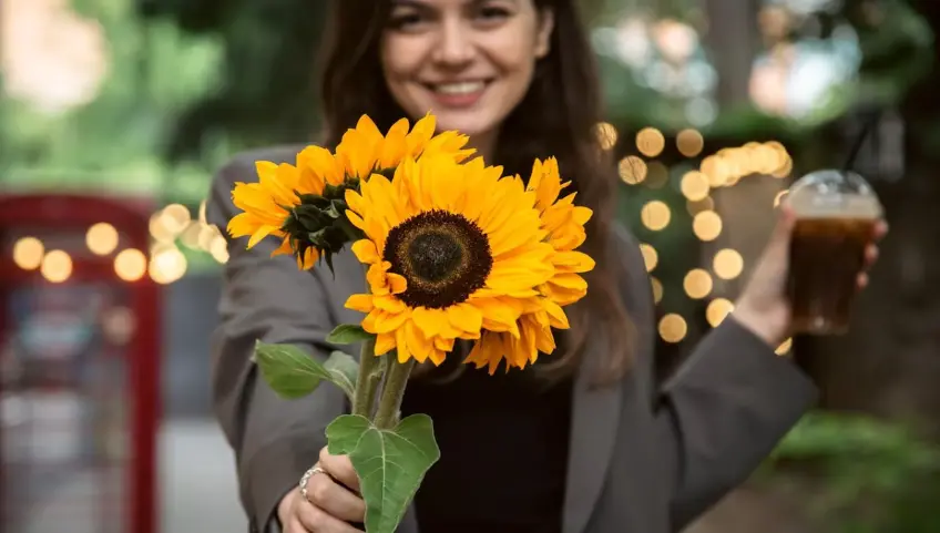 ¿Por qué se regalan flores amarillas el 21 de marzo?
