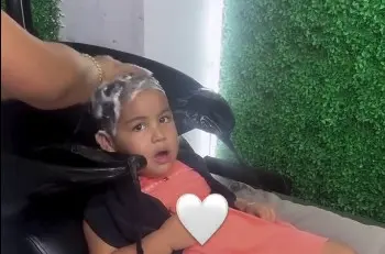 Como buena dominicana, Cattleya va al salón, da pelo y termina con un tubi