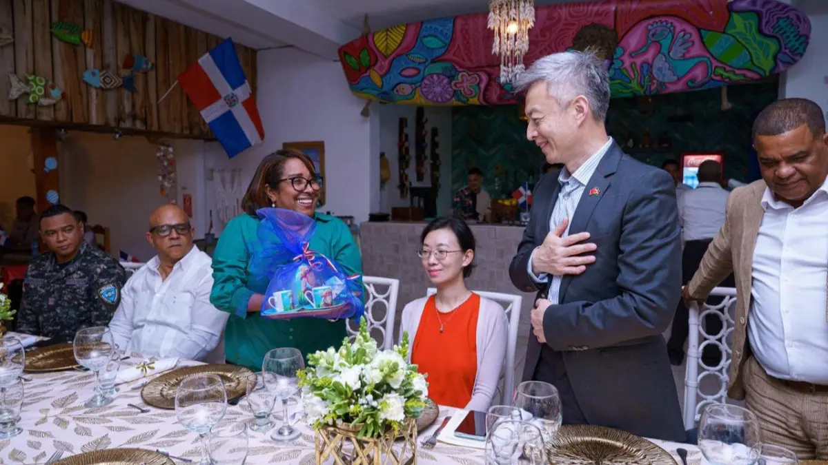 Embajador de China en RD, Chen Luning, explora posible inversión y ayuda a Barahona