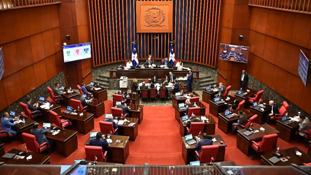 Si Abinader firma el nuevo Código Penal, mujeres podrían enfrentar de 2 a 3 años de cárcel por abortar; el proyecto tiene un eximente