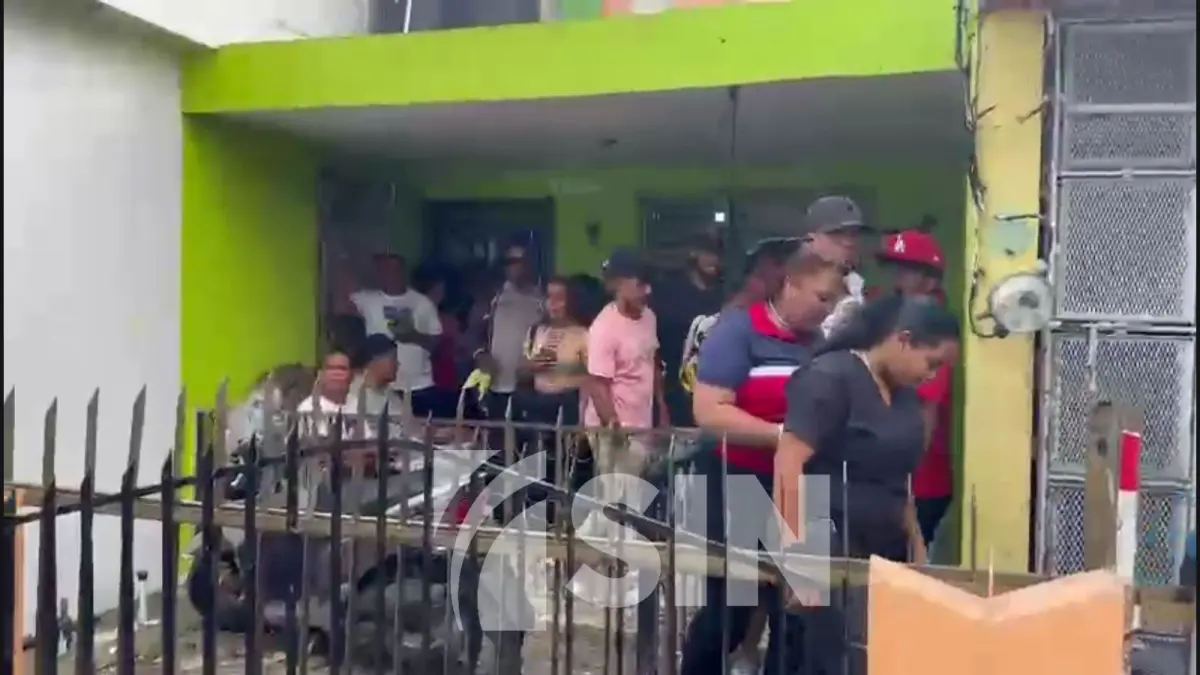 Multitud exige dinero en oficina de ATB Fútbol tras advertencia de fraude del Ministerio de Hacienda