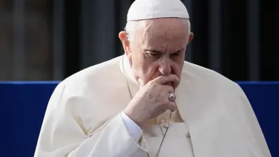 El papa continúa su tratamiento y siguió en vídeo los ejercicios espirituales