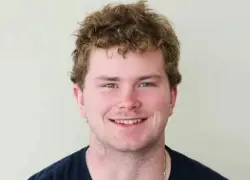 Familia de Joshua Steven Riibe dice está detenido en condiciones irregulares, a pesar de cooperar con las autoridades