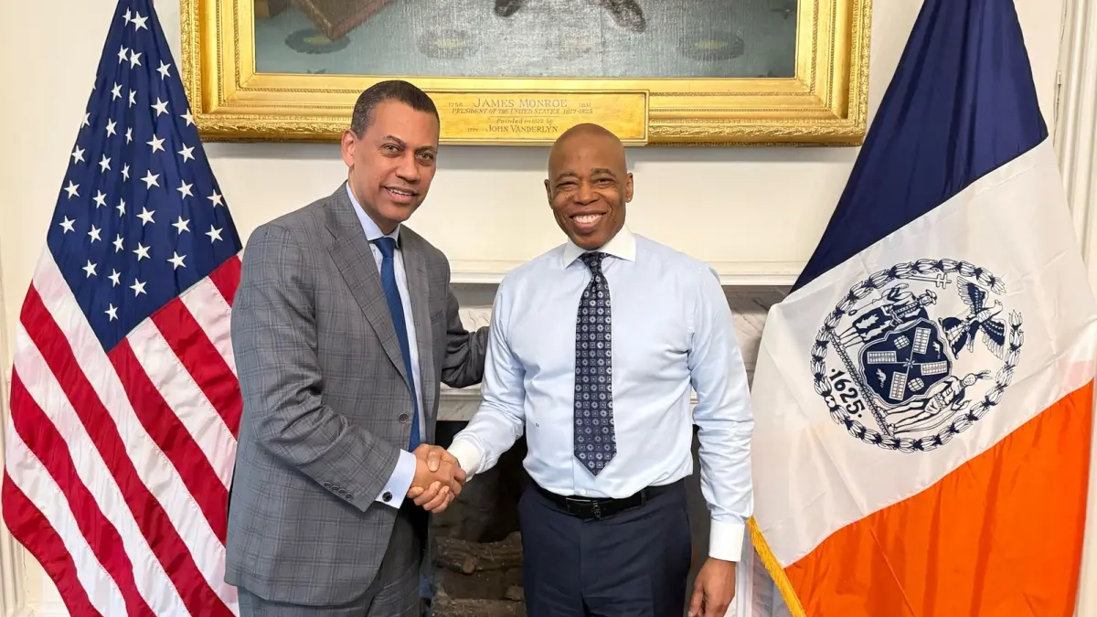 Guido Gómez Mazara y Eric Adams dialogan sobre ciberseguridad y transformación digital