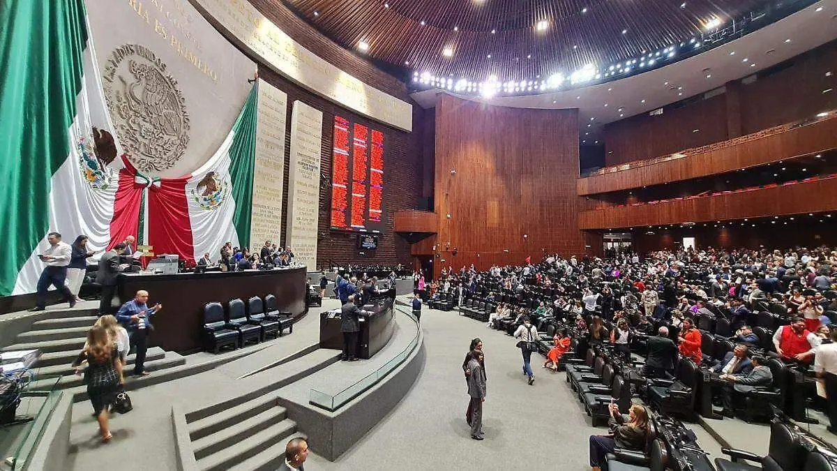 Diputados mexicanos aprueban prohibir la reelección y nepotismo, pero hasta 2030