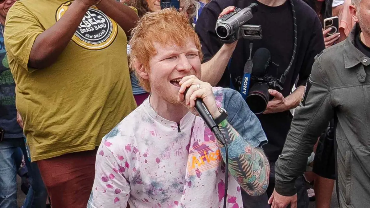 Ed Sheeran sorprende con concierto al aire libre en Nueva Orleans y estrena un nuevo tema