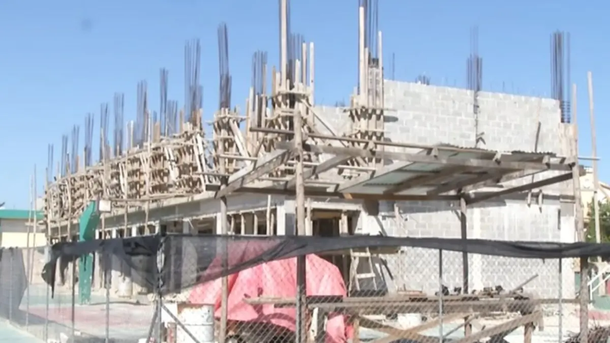 Exigen retomar trabajos en escuela para alojar más estudiantes