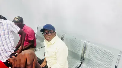 Tensión en la frontera; multitud acorrala exsenador haitiano 