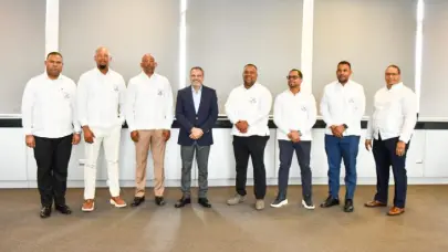 Comisionado Junior Noboa y comité de AIBI tras fortalecer pulcritud del béisbol