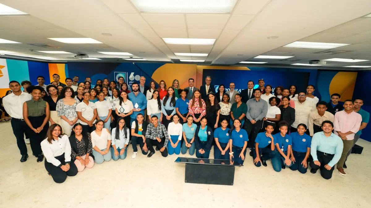 Popular ofrece 31 becas de estudio en su programa Excelencia Popular