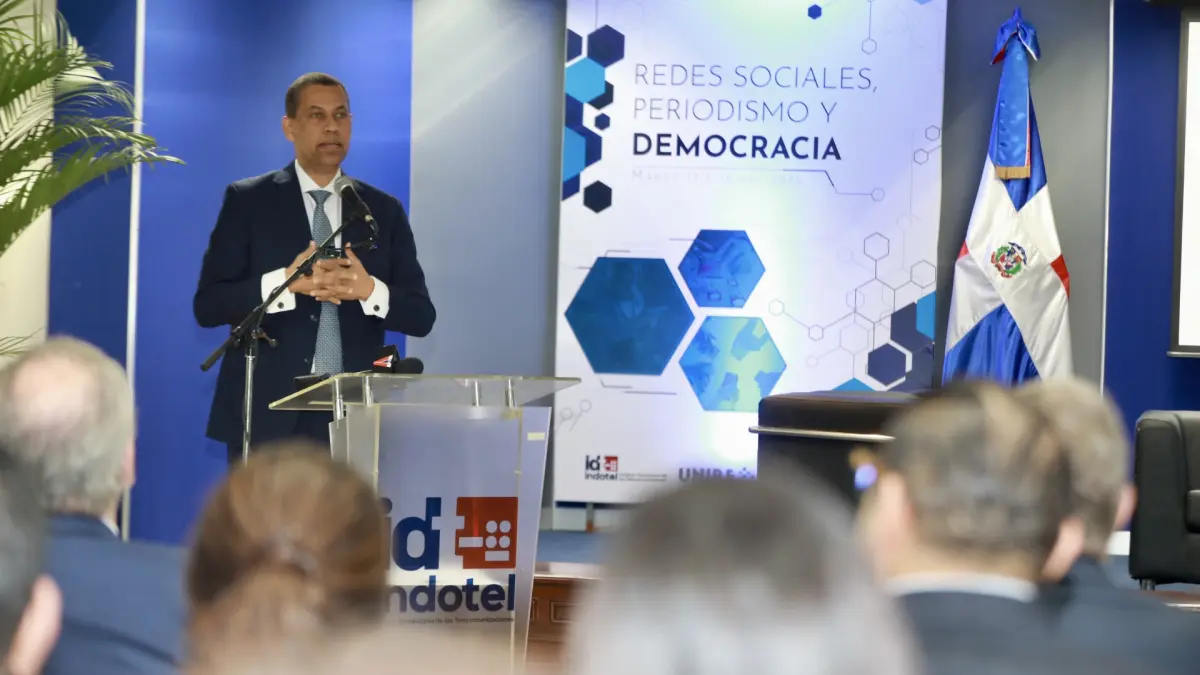 INDOTEL y UNIBE realizan foro “Redes Sociales, Periodismo y Democracia