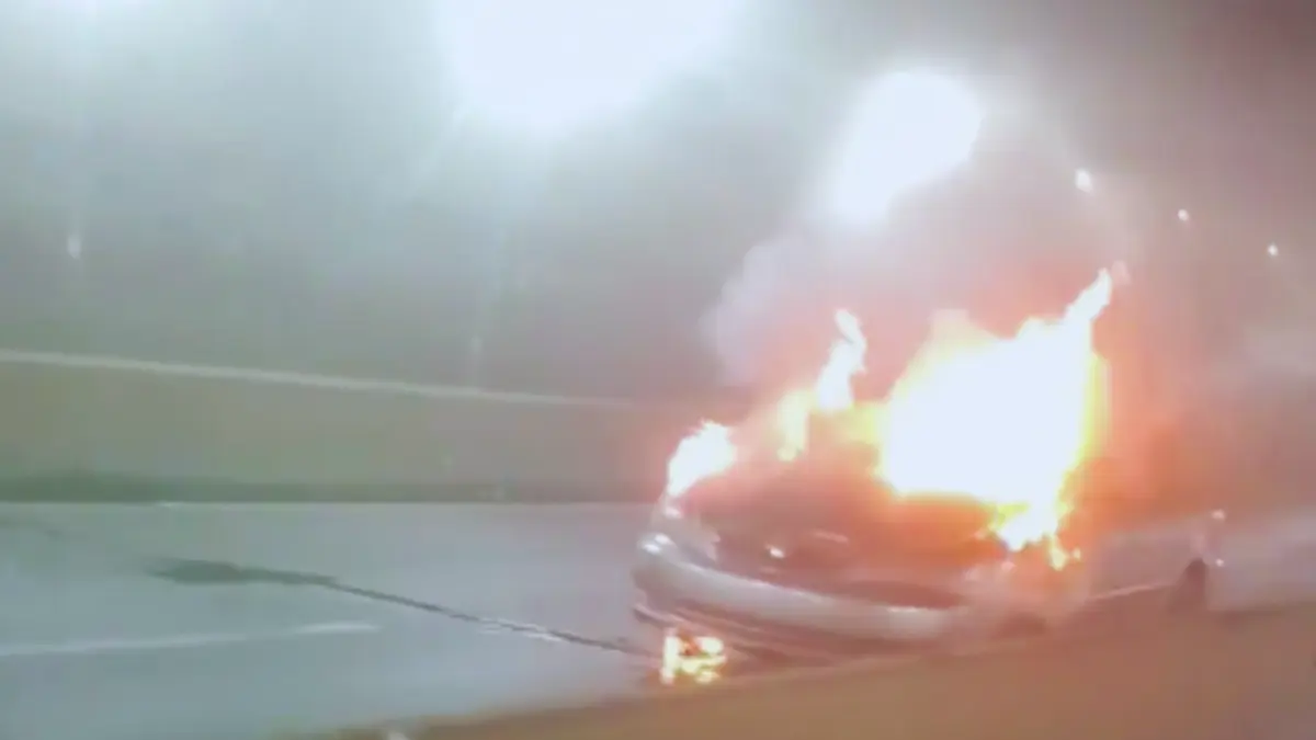 Se incendia vehículo en la avenida 27 de Febrero