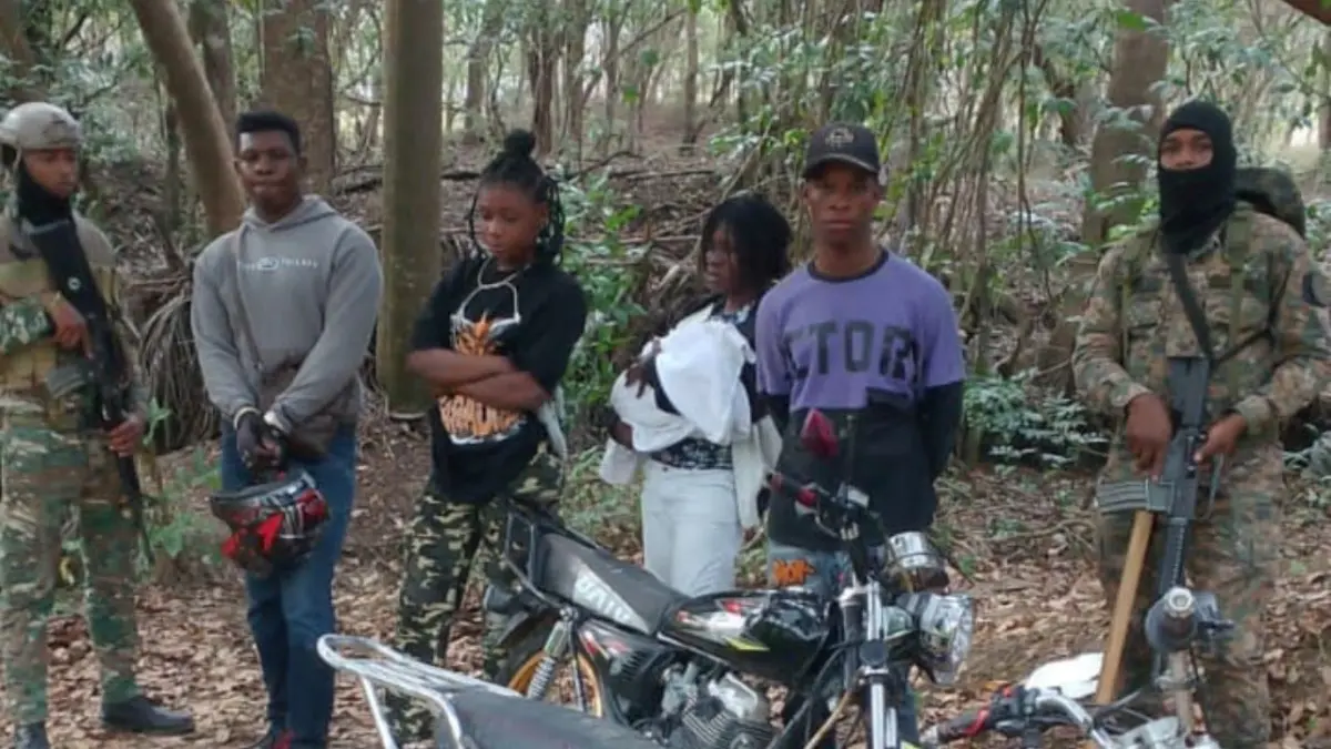 Detienen grupo de indocumentados que eran trasladados en motocicletas