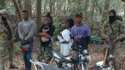 Detienen grupo de indocumentados que eran trasladados en motocicletas