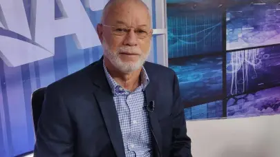 José Izquierdo reta a Abinader a verificar viviendas construidas por Leonel en Santiago